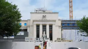 Warsh Pimpin The Fed, Suku Bunga Diperkirakan Masih Ditahan