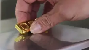 Ahli Sarankan Tunggu Konfirmasi Sebelum Borong Emas, Beli Bertahap Lebih Aman