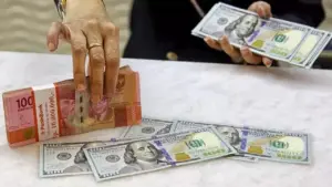 Rupiah Tertekan Sentimen Global dan Sinyal The Fed, Ditutup di Rp 17.794