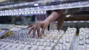 Harga Emas Perhiasan 23 Juni 2026: Perbandingan Harga Raja Emas, HRTA, dan Laku Emas
