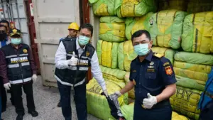 DJBC Ungkap Peredaran Balepress Rp37,5 Miliar, 43 Kontainer Disegel