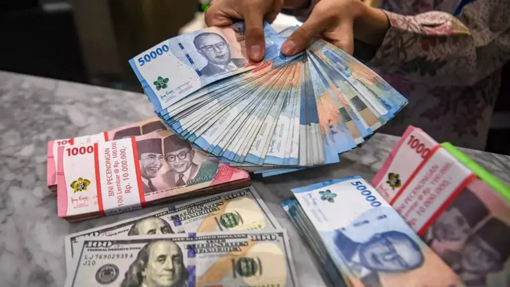 Rupiah Diprediksi Rentan Tekanan Seiring Meredanya Ketegangan Global