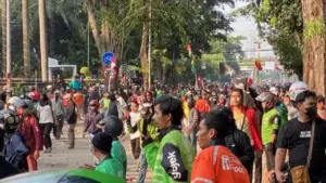 Gojek dan Grab Terapkan Potongan 8% Untuk Layanan Ojol Mulai 1 Juli 2026